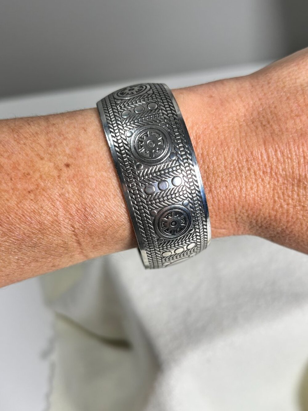 Vintage Silver Tone Southwestern Tribal Pattern Cuff Bracelet - Picture 3 of 6